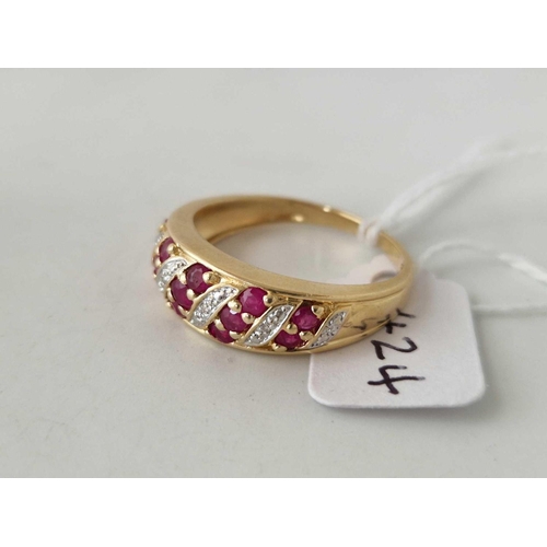 424 - A ruby and diamond ring set in alternate diagonal rows 14ct gold size V