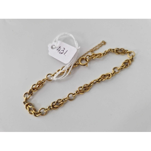 431 - A fancy link bracelet 9ct 7 inch  7.6 gms