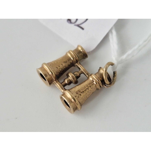 432 - A pair of binoculars charm 9ct 1.1 gms