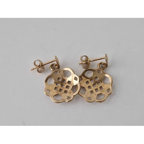 442 - A pair of circular celtic style earrings, 9 ct, 2 g