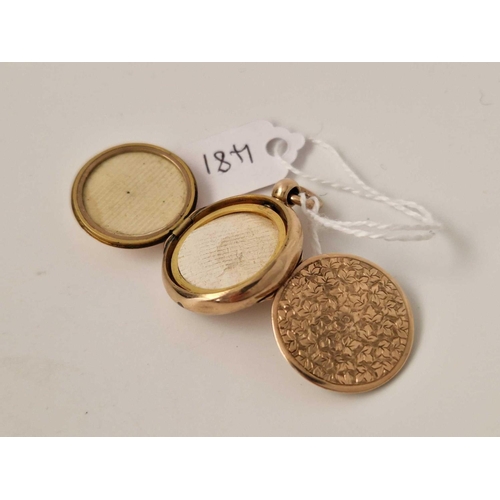 481 - A 9ct double sided locket, 8.4 g