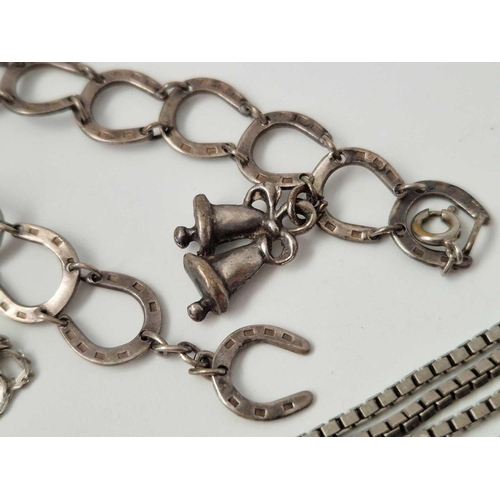 497 - Two silver chains and horseshoe bracelet, 35 g.