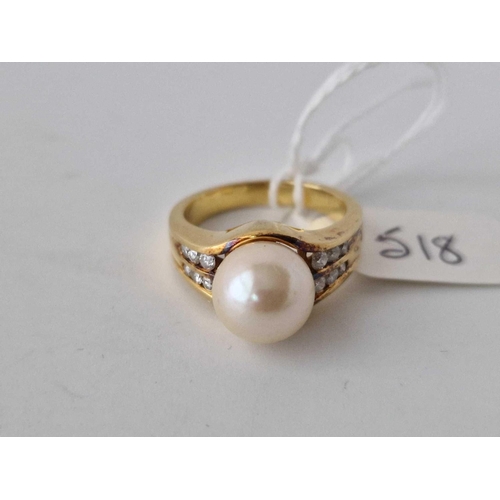 518 - A LARGE PEARL RING WITH DIAMOND SHOULDERS, 18ct, size M, 8.4 g