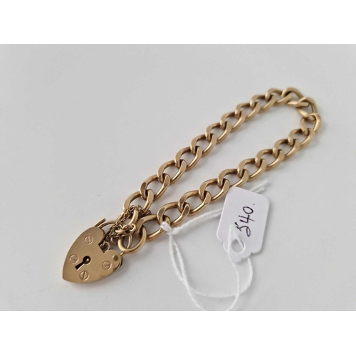 540 - A SOLID FLAT CURB LINK BRACELET WITH PADLOCK CLASP 9CT 7 INCH 23.9 GMS