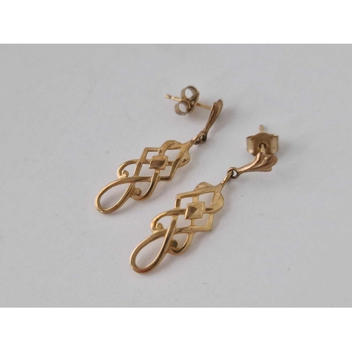 545 - A pair of drop earrings, 9ct, 1.5 g