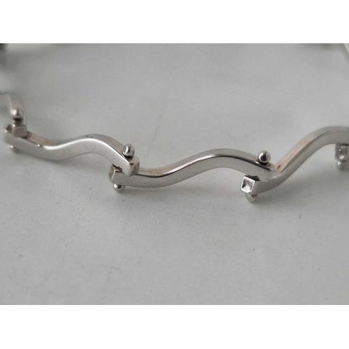 548 - A white gold fancy bracelet, 9ct, 6.5 inch, 6.9 g