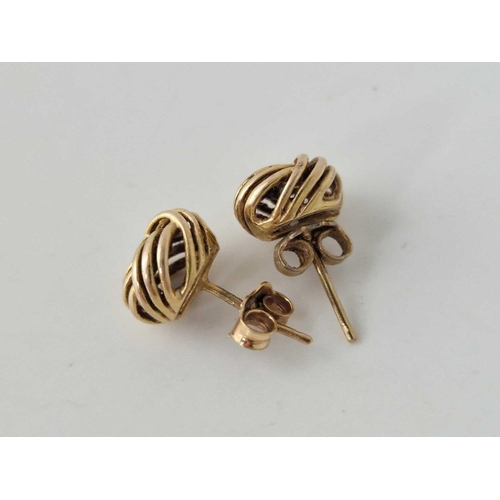 554 - A pair of knot ear studs 9ct 2.2 gms