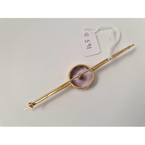 591 - A long brooch with amethysts and pearl, 9ct, 3.75 inch wide, 9 g