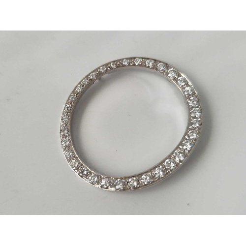 600 - A white gold circular jewellery frame set with diamonds, 3.8 g