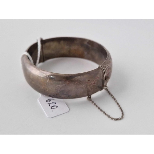 620 - An engraved silver bangle, 31 g