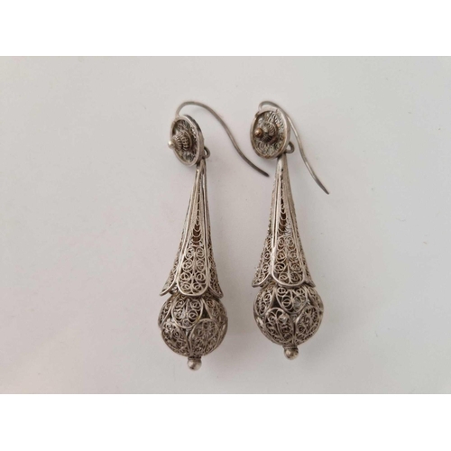 624 - A pair of Victorian filagree drop earrings 17mm