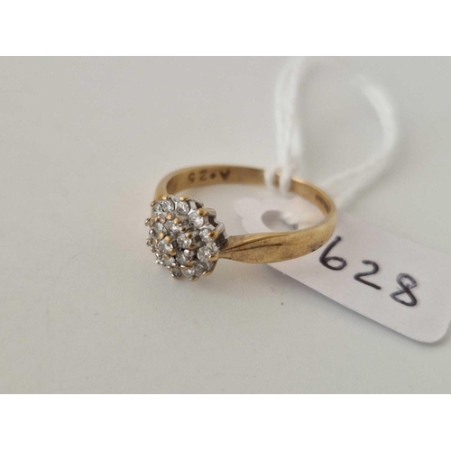 628 - A diamond cluster ring 9ct size L