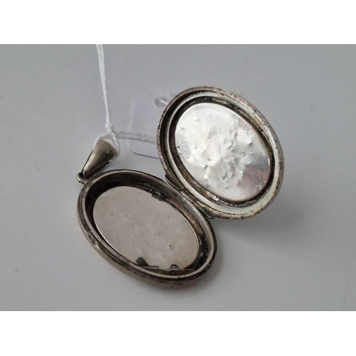 636 - A silver locket pendant