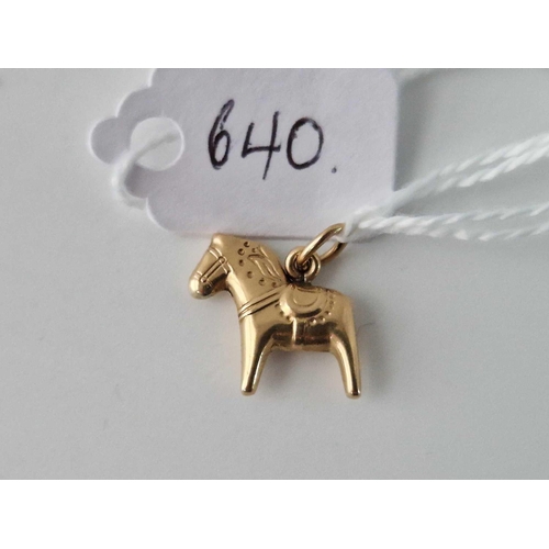 640 - A pony/ horse charm 18ct