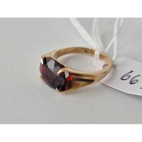 667 - A garnet ring 9ct size J 2.6 gms