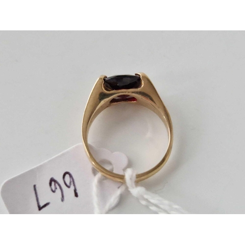 667 - A garnet ring 9ct size J 2.6 gms