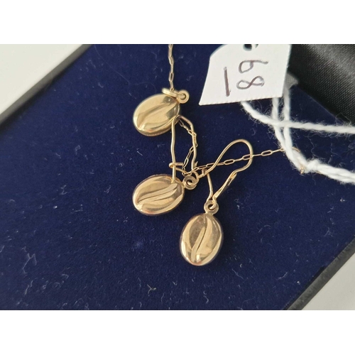 68 - A pair of coffee bean 9ct earrings with matching necklace all 9ct 1.7g