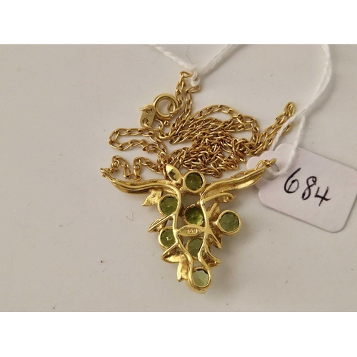 684 - A PERIDOT PENDANT NECKLACE, 18ct, 16 inch, 10 g.