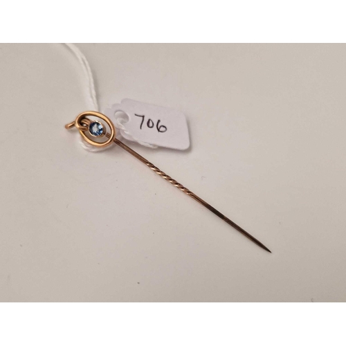 706 - A blue stone stick pin, 9ct