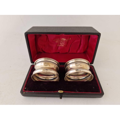 807 - A boxed pair of plain napkin rings with beaded edges, Chester 1909 by T&S