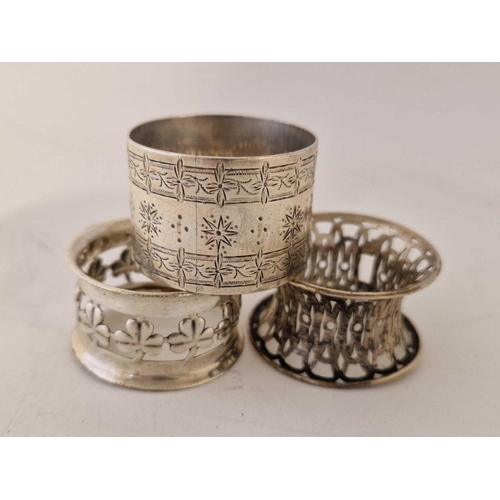 822 - A group of three napkin rings, one Chester 1906, 68g