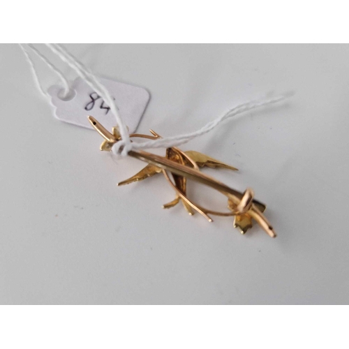 84 - A pearl swallow brooch 15ct gold 3.2 gms