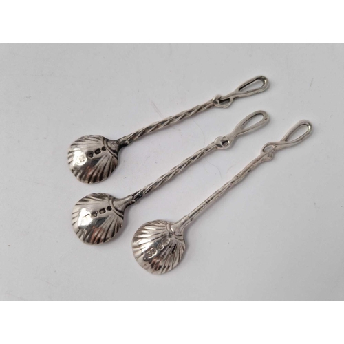 899 - Group of 3 Victorian whip handled salt spoons. London 1890