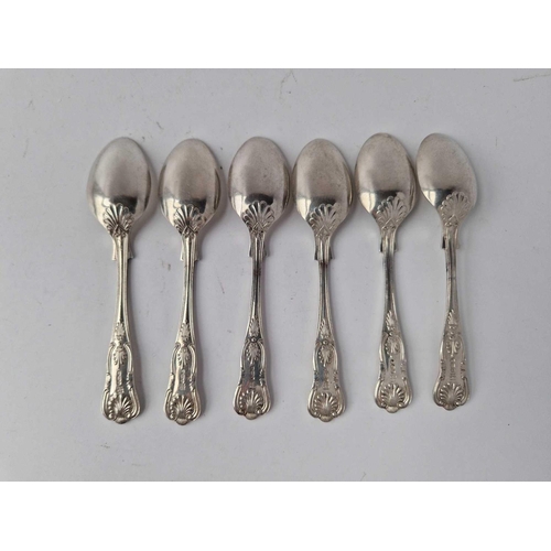 920 - A set of six Kings Pattern tea spoons, Sheffield 1972, 115g