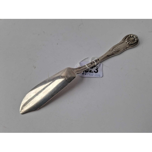 923 - A Georgian Kings Pattern butter knife, London 1827, 60g