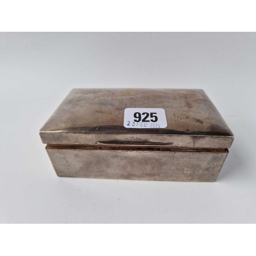 925 - A plain cigarette box with cedar lined interior, 5.5