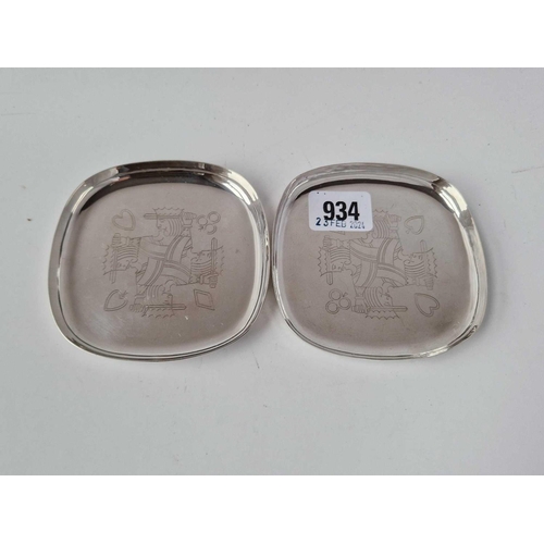 934 - A pair of AE Jones playing card dishes with King and suites, 4