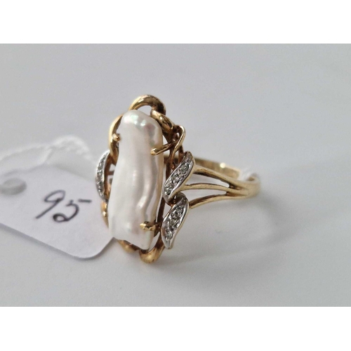 95 - A blister pearl ring 9ct 4 size Q 4 gms