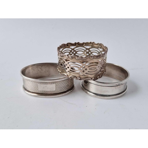 952 - Group of three napkin rings, one Birmingham 1910