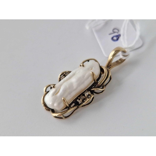 96 - A blister pearl pendant 9ct