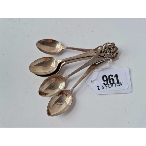 961 - Set of six coffee spoons with pierced handles. Sheffield 1942. 45 gm