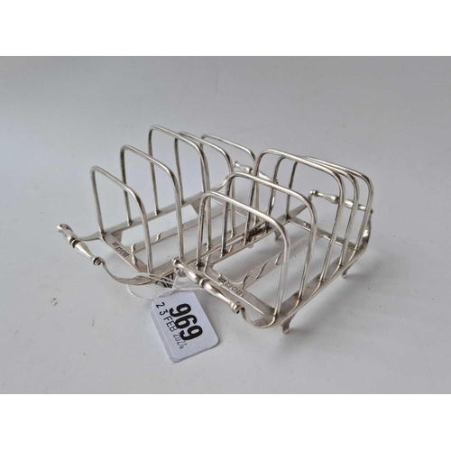 969 - Good pair of crested toast racks on bracket feet. 5 in long. London 1914, 208 gm