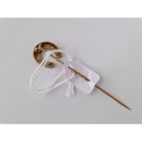 99 - A diamond set horse shoe stick pin 9ct 2.9 gms