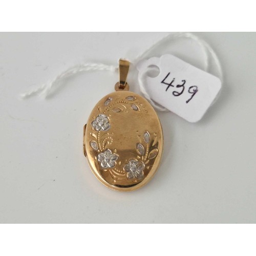 439 - A Foliate engraved locket pendant 9ct 3.2gms