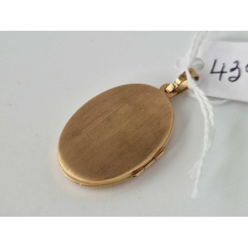 439 - A Foliate engraved locket pendant 9ct 3.2gms