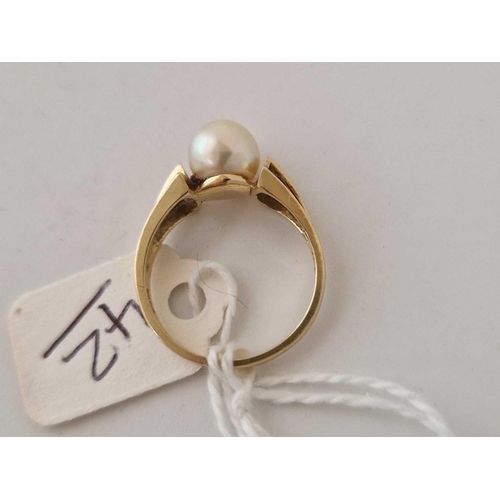 42 - A pearl set ring 14ct gold size N 3.2 gms