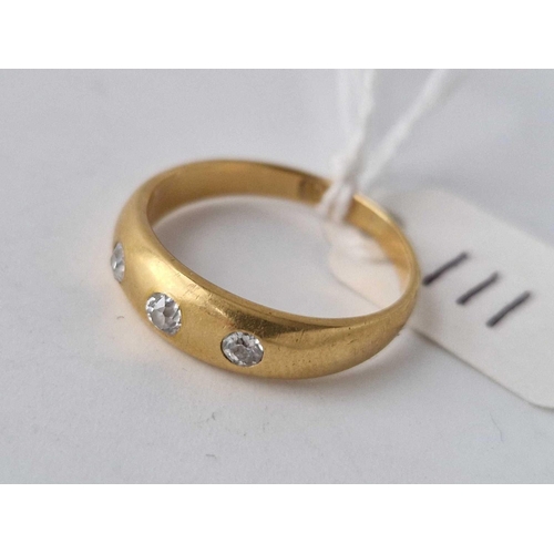 111 - A THREE STONE DIAMOND 18CT GOLD RING SIZE O 4g