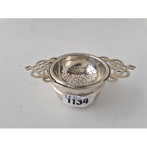 1134 - Tea strainer with bowl . Sheffield 1958 By E V 60 gm