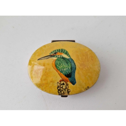 1136 - Silver and enamel pill box with Kingfisher. 1.5 in wide