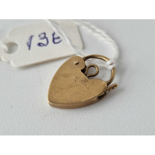 136 - A 9ct gold heart clasp 1.6g