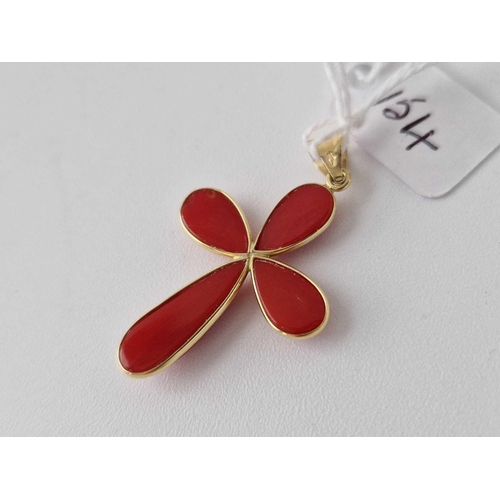 154 - 18ct gold marked coral set pendant designed as a cross