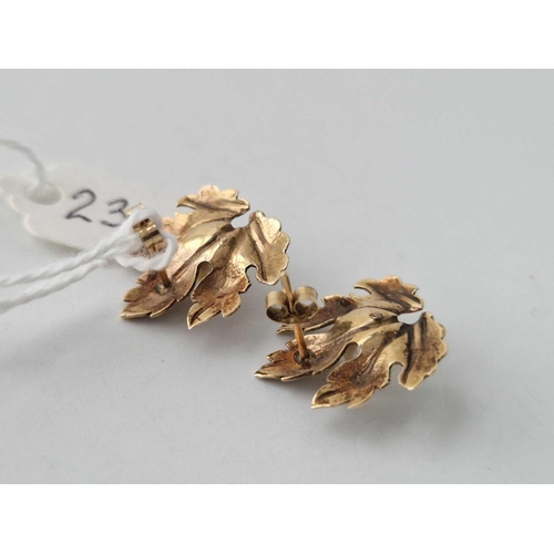 230 - A pair of leaf earrings with pearls, 9ct, 3 g