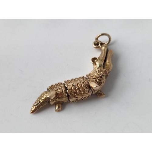 80 - A large heavy articulated 9ct crocodile charm  7g