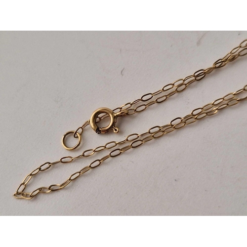 93 - A fine neck chain, 9ct,