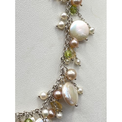 202 - A silver pearl necklace