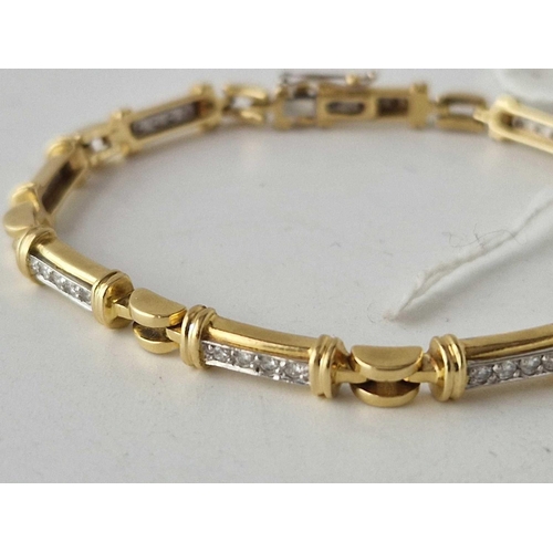 131 - A GOOD DIAMOND BRACELET 18CT GOLD 7.5 INCH 19.2 GMS